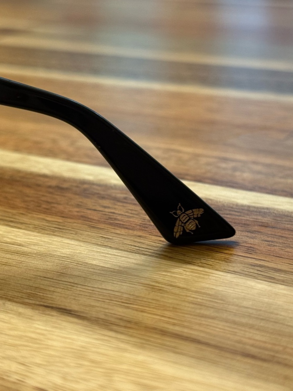 Gucci Women’s Black Sunglass - Picture 6 of 6